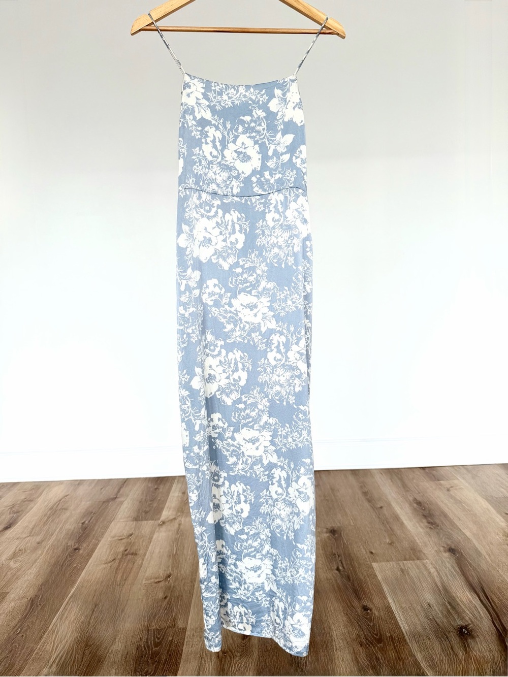 Reformation 100% Silk Floral Maxi Slip Dress Blue White Size 0 EUC